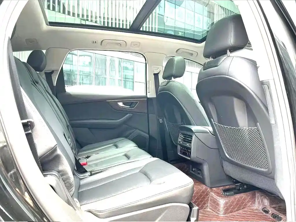 Audi Q7 — миниатюра 5