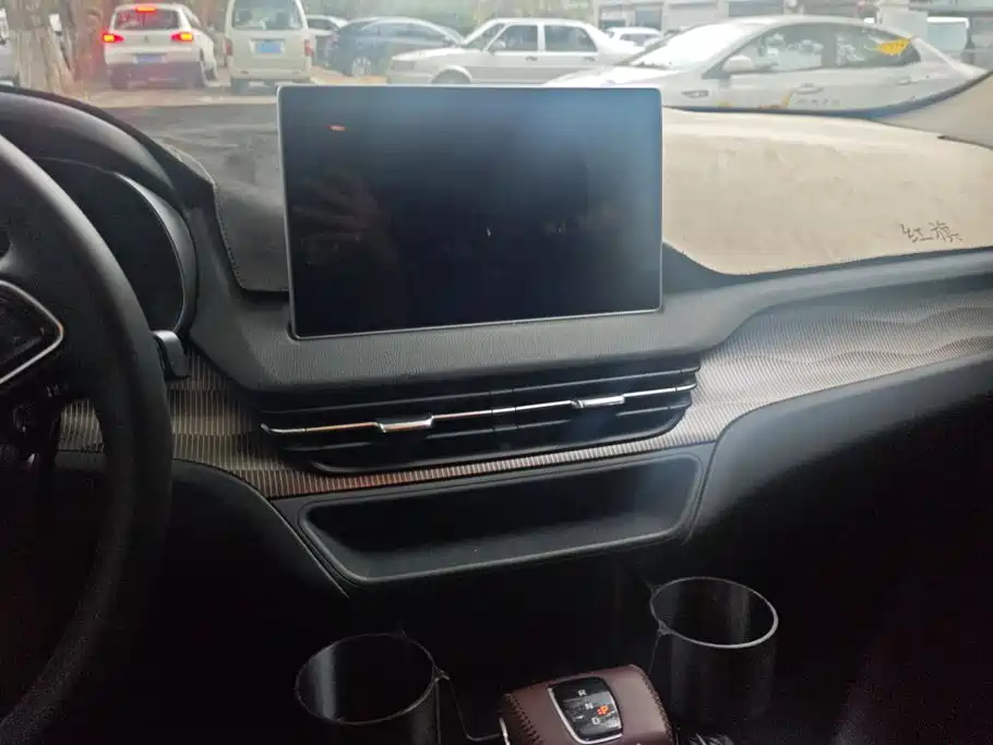 Hongqi Hongqi E-QM5 — миниатюра 13