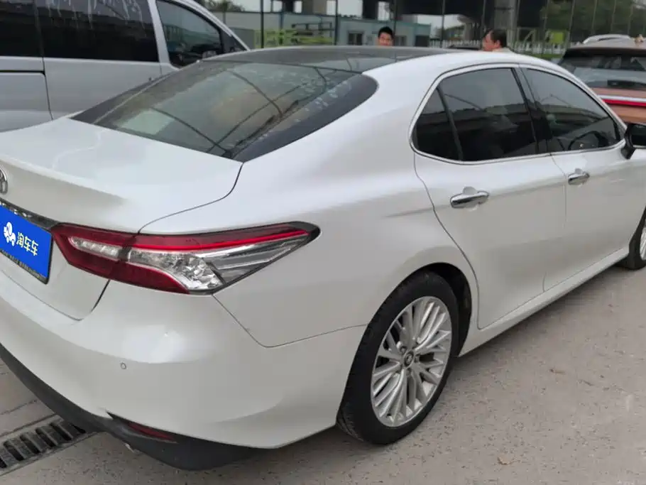 Toyota Camry — миниатюра 3