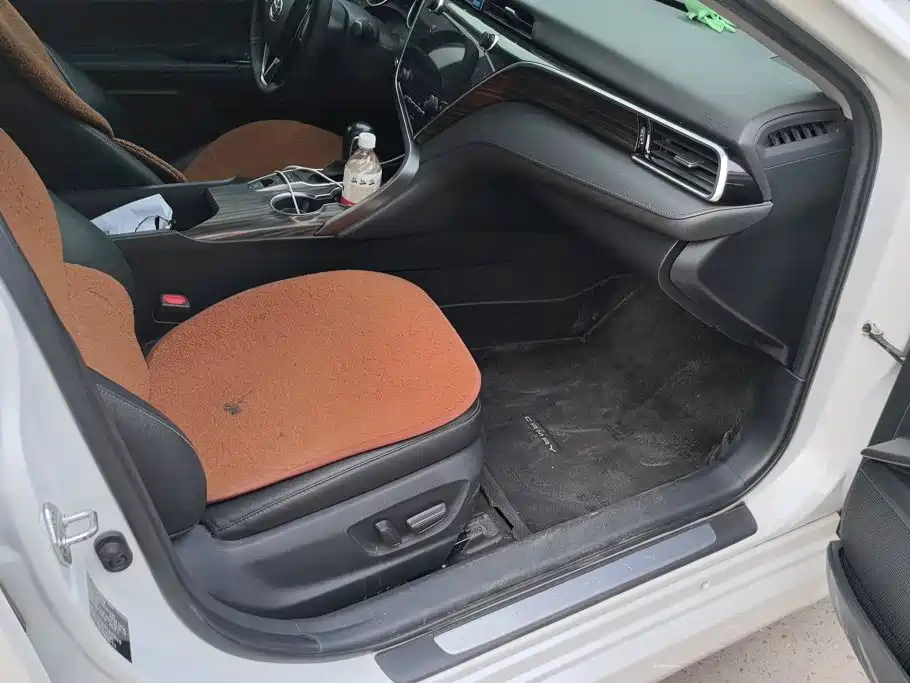 Toyota Camry — миниатюра 8