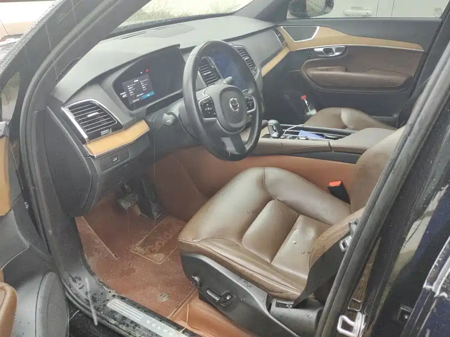 Volvo XC90 — миниатюра 9