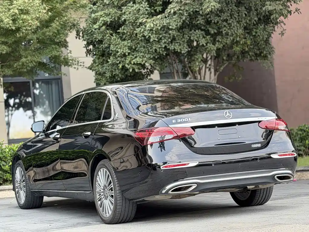 Mercedes-Benz E-Class — миниатюра 9