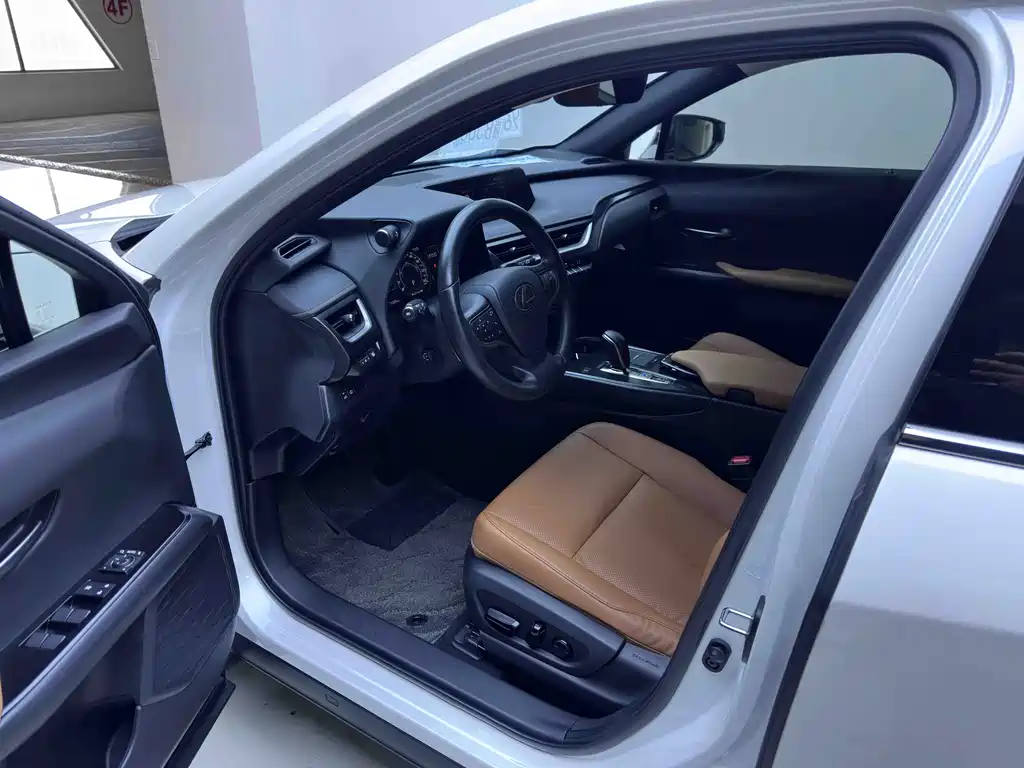 Lexus UX New Energy — миниатюра 9