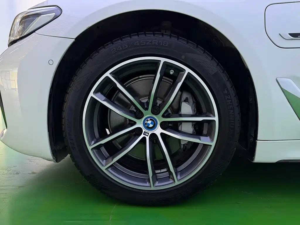 BMW 5 Series New Energy — миниатюра 33