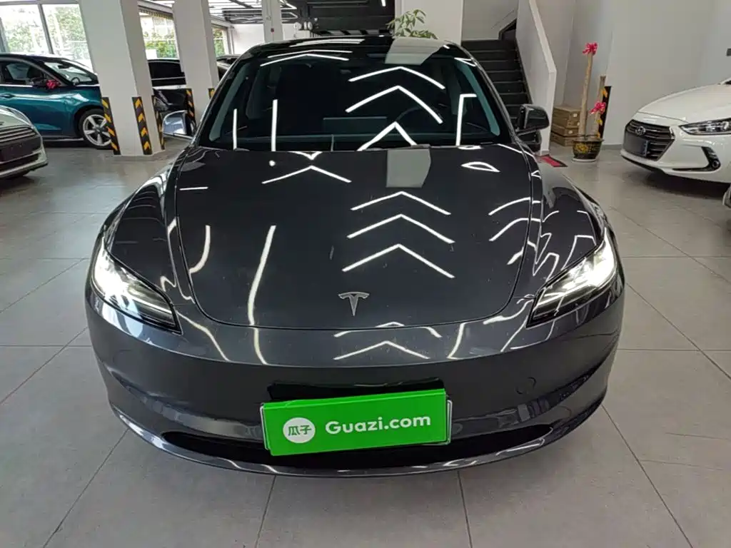 Tesla Model 3 — миниатюра 3
