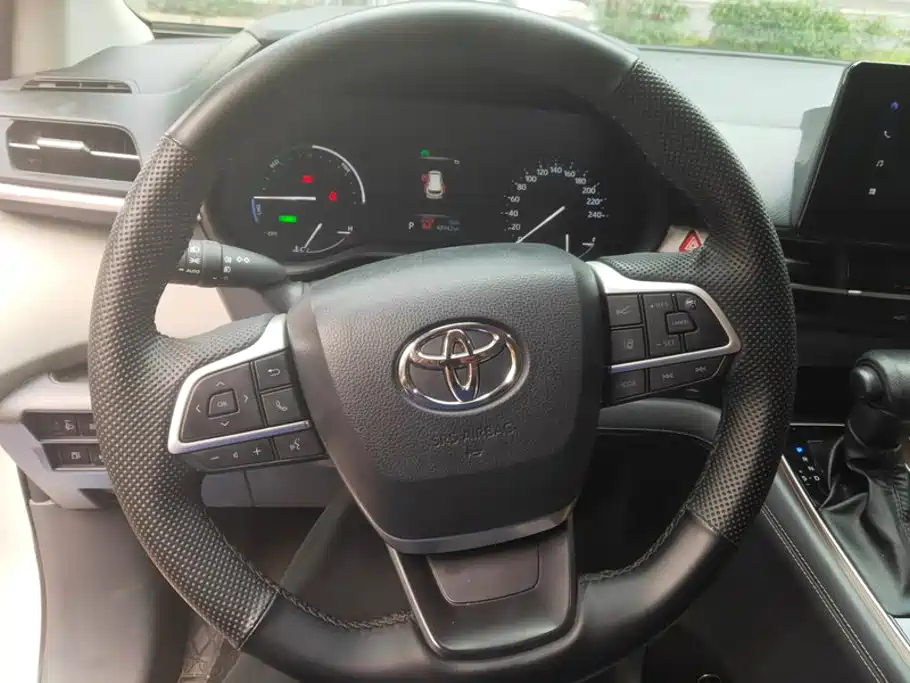 Toyota Granvia — миниатюра 15