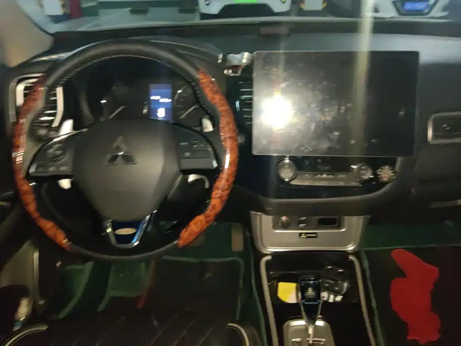 Mitsubishi Outlander — миниатюра 12