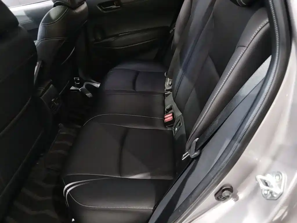 Toyota Corolla Cross — миниатюра 17