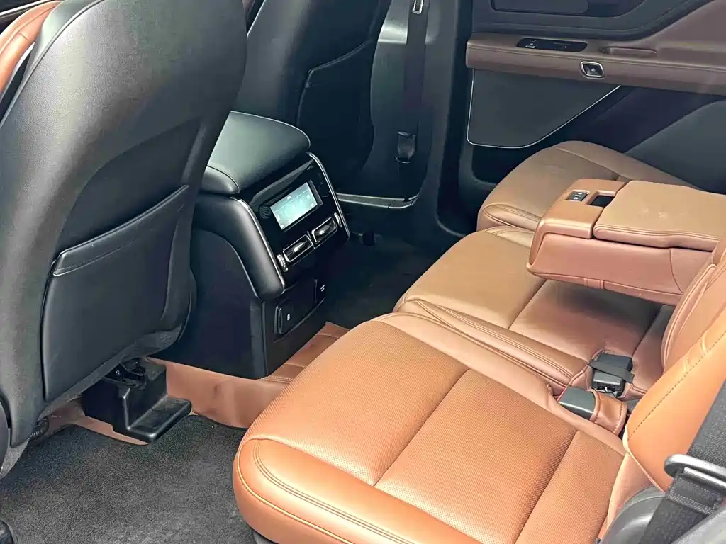 Lincoln Aviator — миниатюра 5