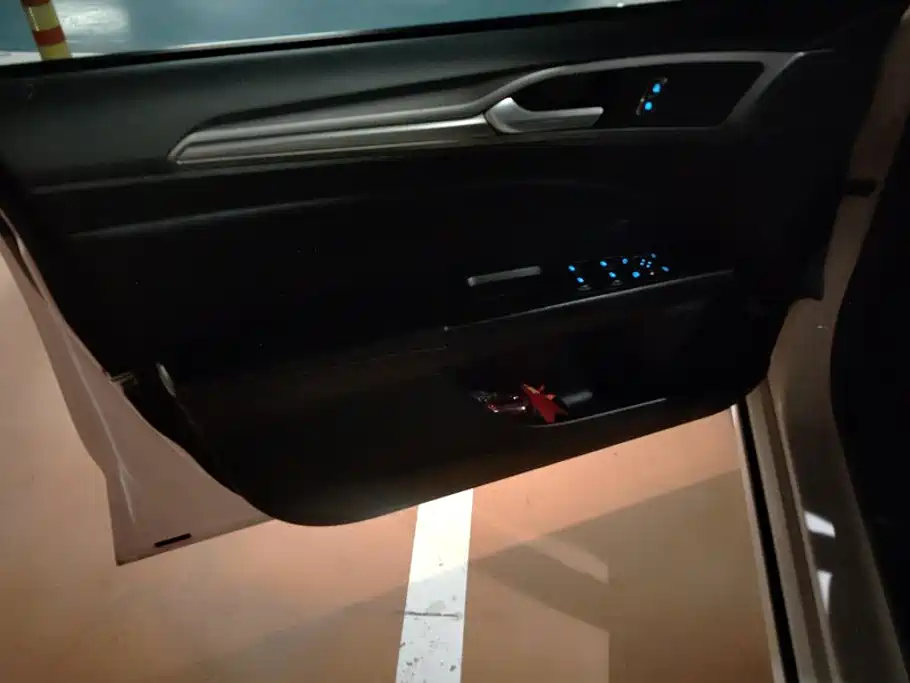 Ford Mondeo — миниатюра 7