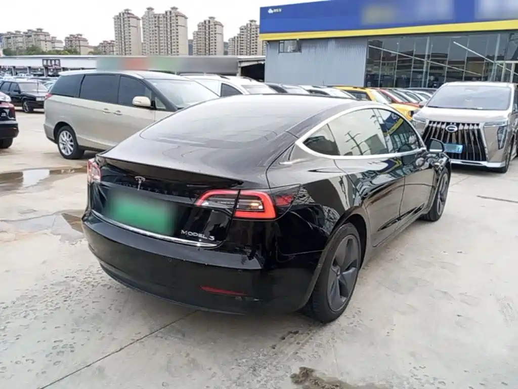 Tesla Model 3 — миниатюра 7