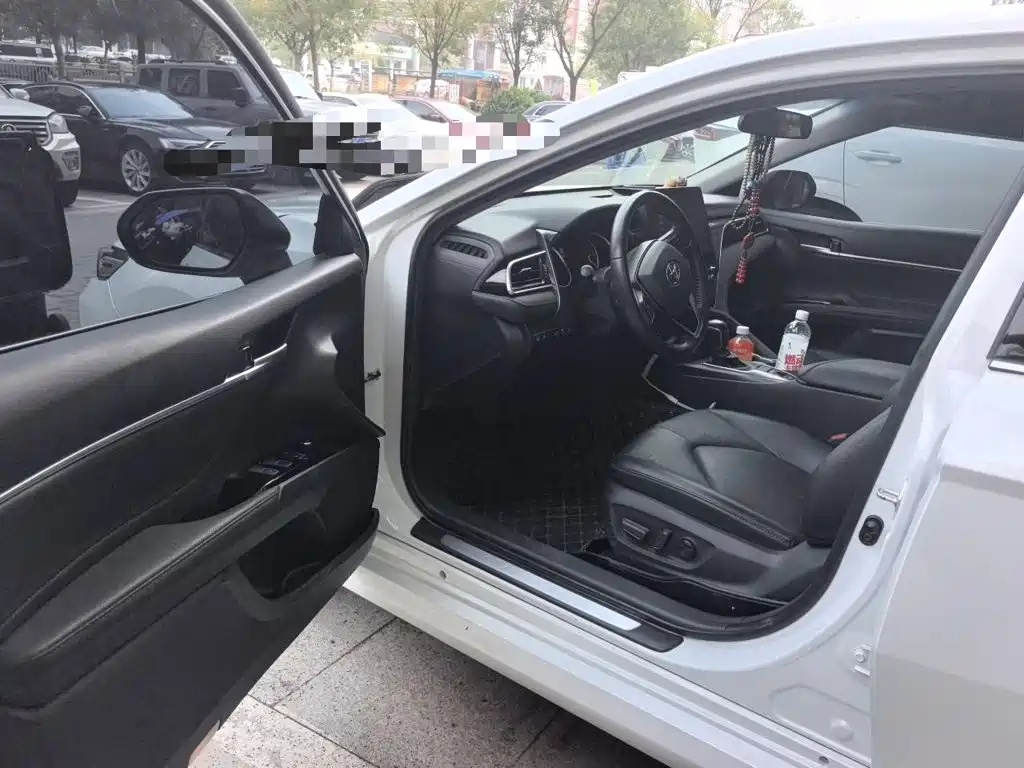 Toyota Camry — миниатюра 12
