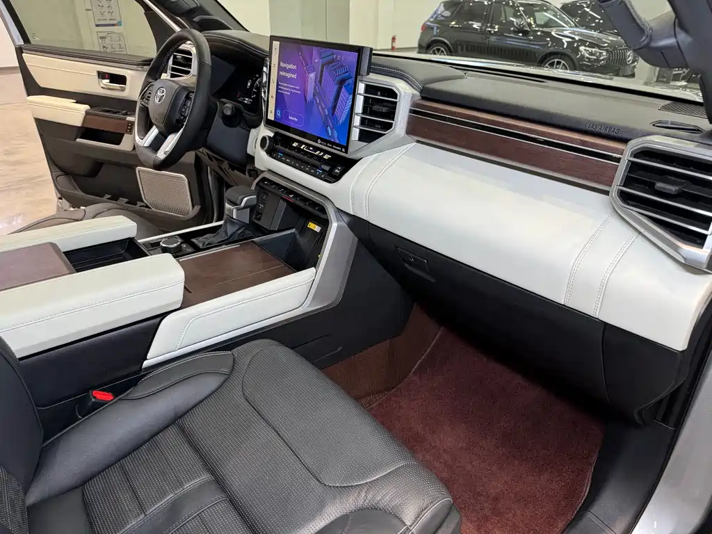 Toyota Sequoia — миниатюра 14