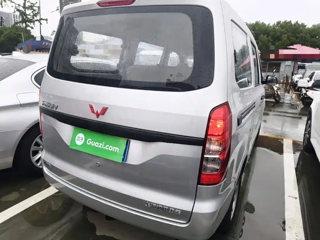 Wuling Hongguang V — миниатюра 6