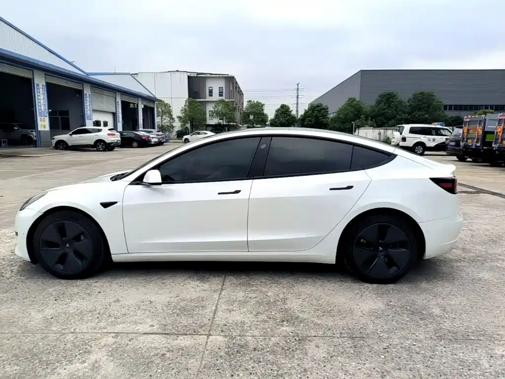 Tesla Model 3 — миниатюра 4
