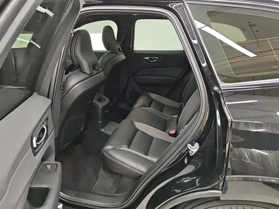 Volvo XC60 PHEV — миниатюра 11