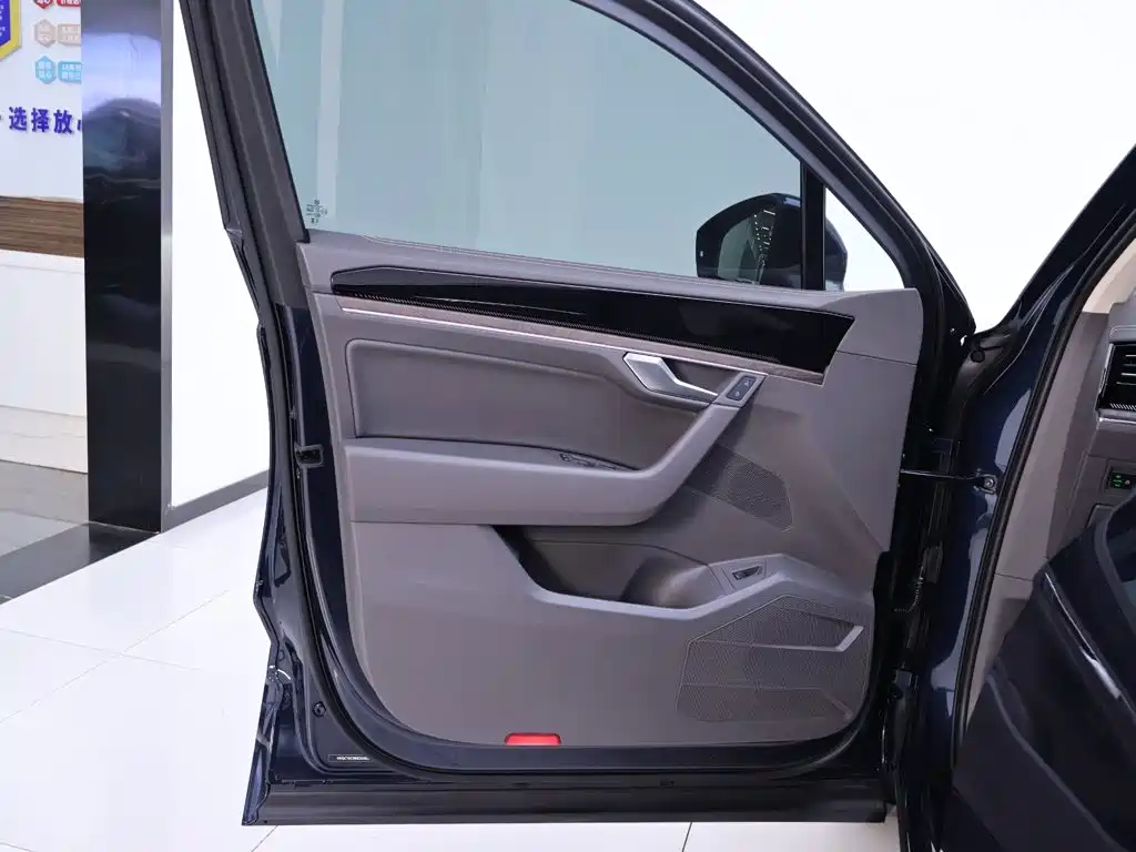Volkswagen Touareg — миниатюра 18