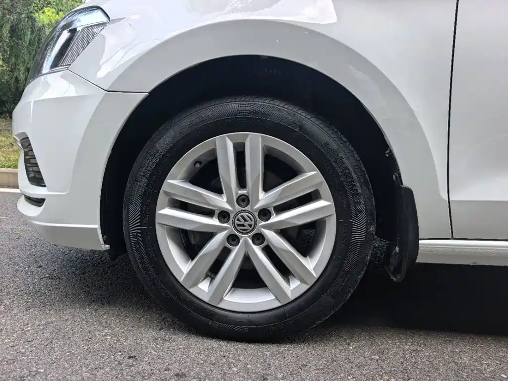 Volkswagen Jetta — миниатюра 12
