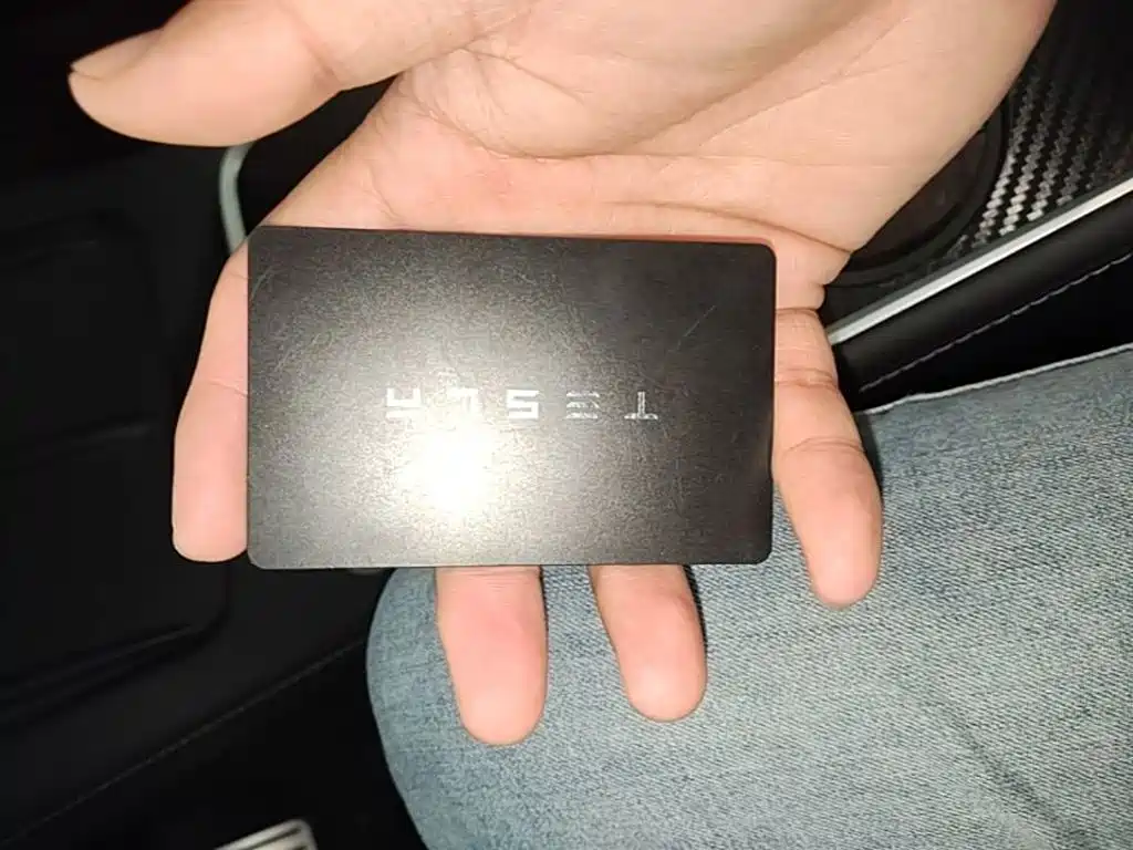 Tesla Model Y — миниатюра 9