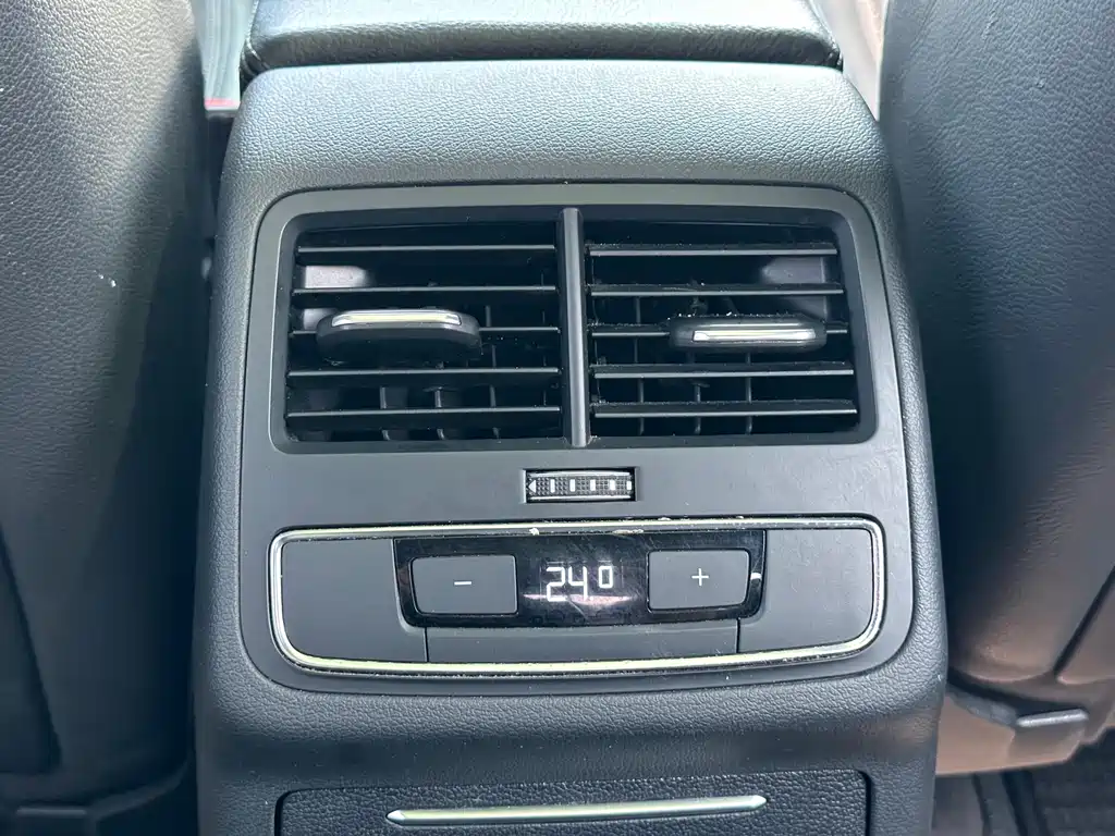 Audi A4L — миниатюра 11