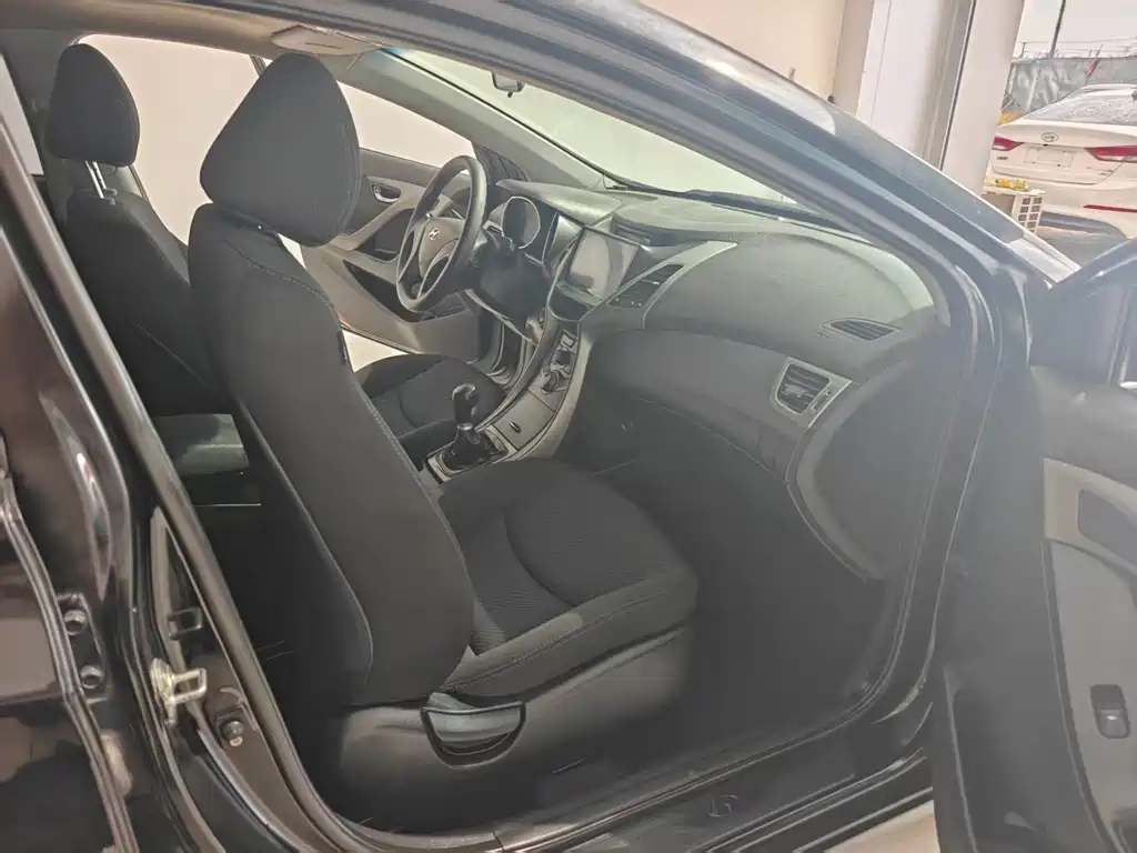 Hyundai Elantra Langdong — миниатюра 9