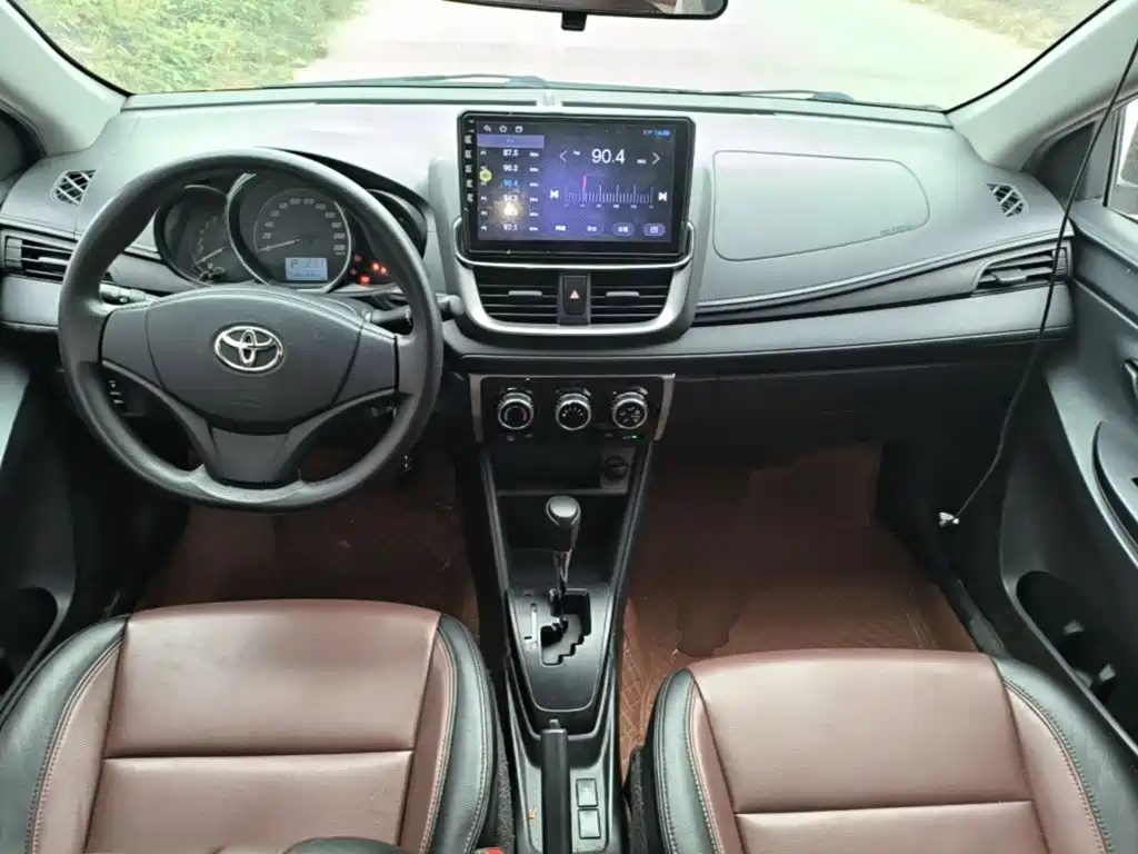 Toyota Yaris L — миниатюра 10