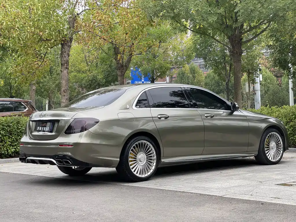 Mercedes-Benz E-Class — миниатюра 7