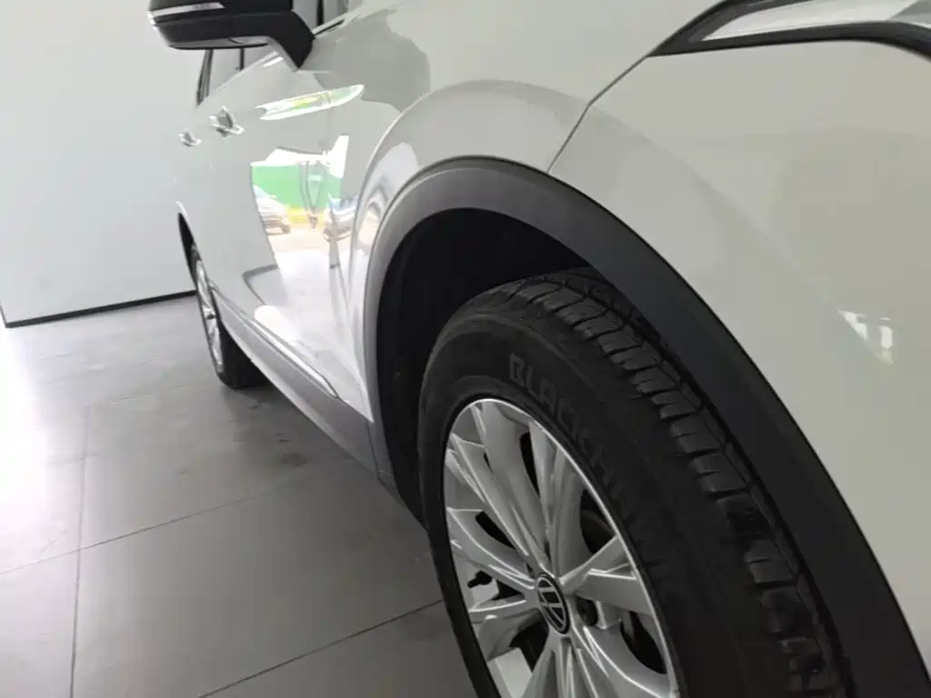 Volkswagen Tiguan L — миниатюра 21