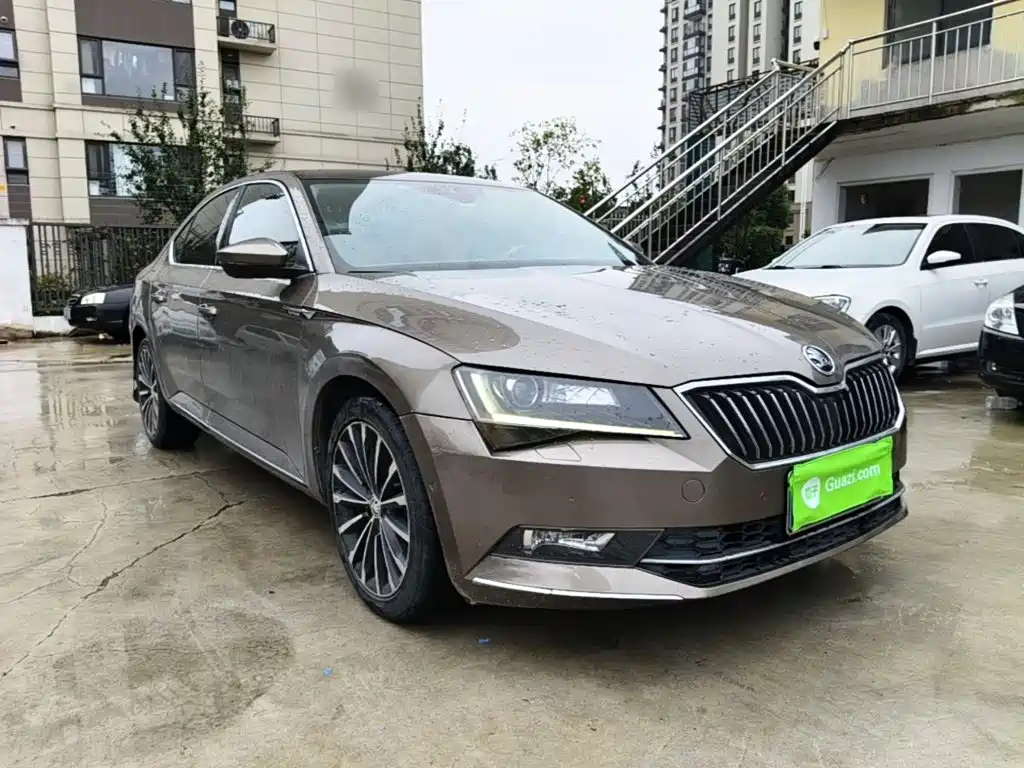 Skoda Superb — миниатюра 4