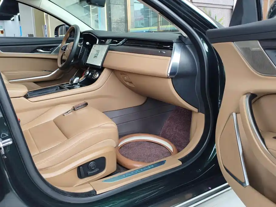 Jaguar XFL — миниатюра 8