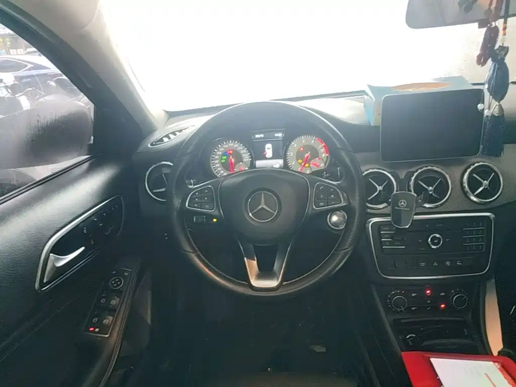 Mercedes-Benz GLA — миниатюра 11