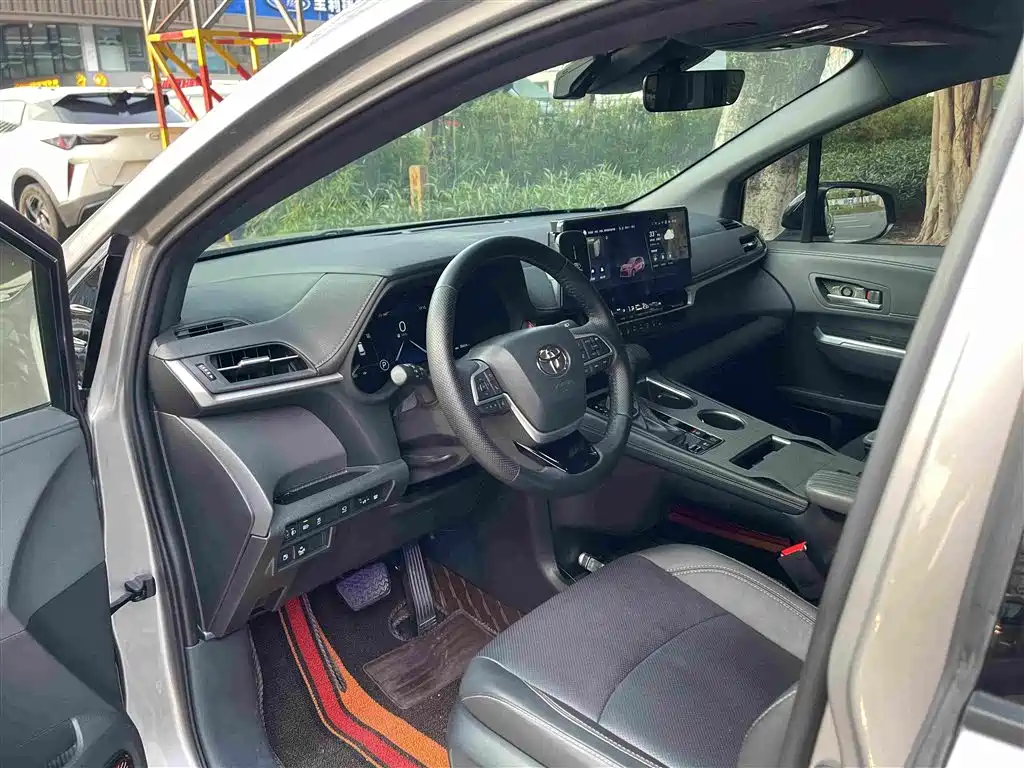 Toyota Sienna — миниатюра 9