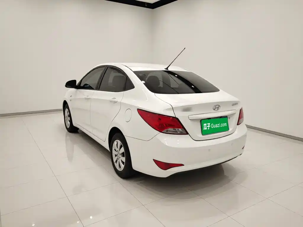 Hyundai Verna — миниатюра 4