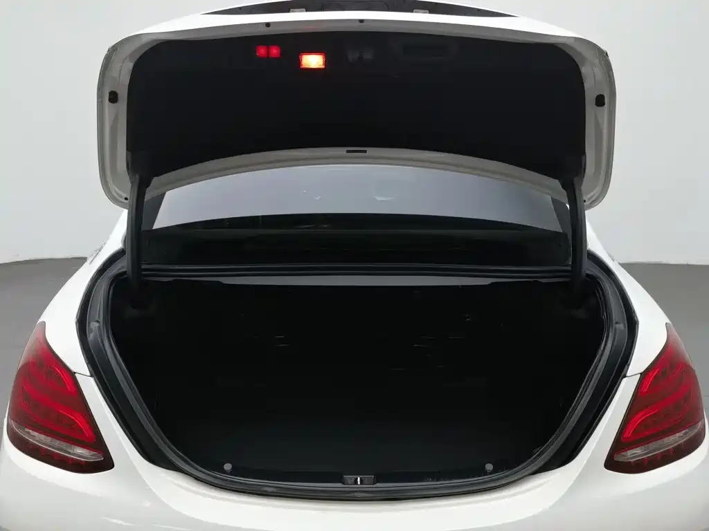 Mercedes-Benz C-Class — миниатюра 16