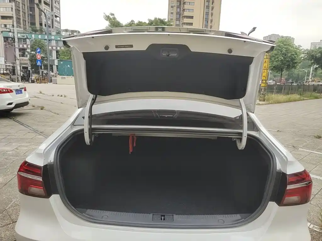Roewe i6 Classic — миниатюра 19