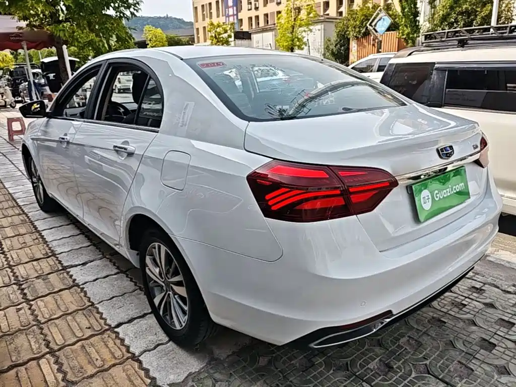 Geely Emgrand — миниатюра 5