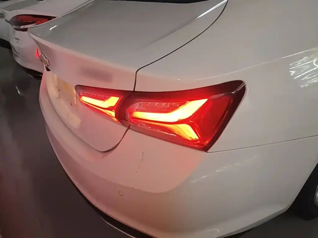 Chevrolet Malibu XL — миниатюра 8