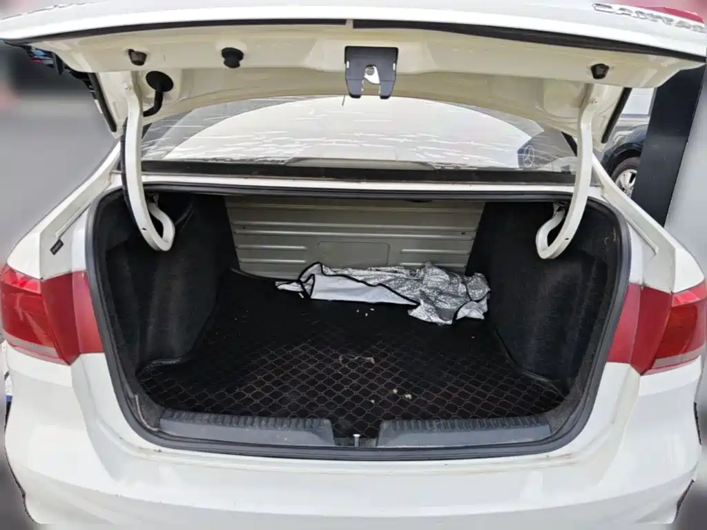 Volkswagen Santana — миниатюра 24