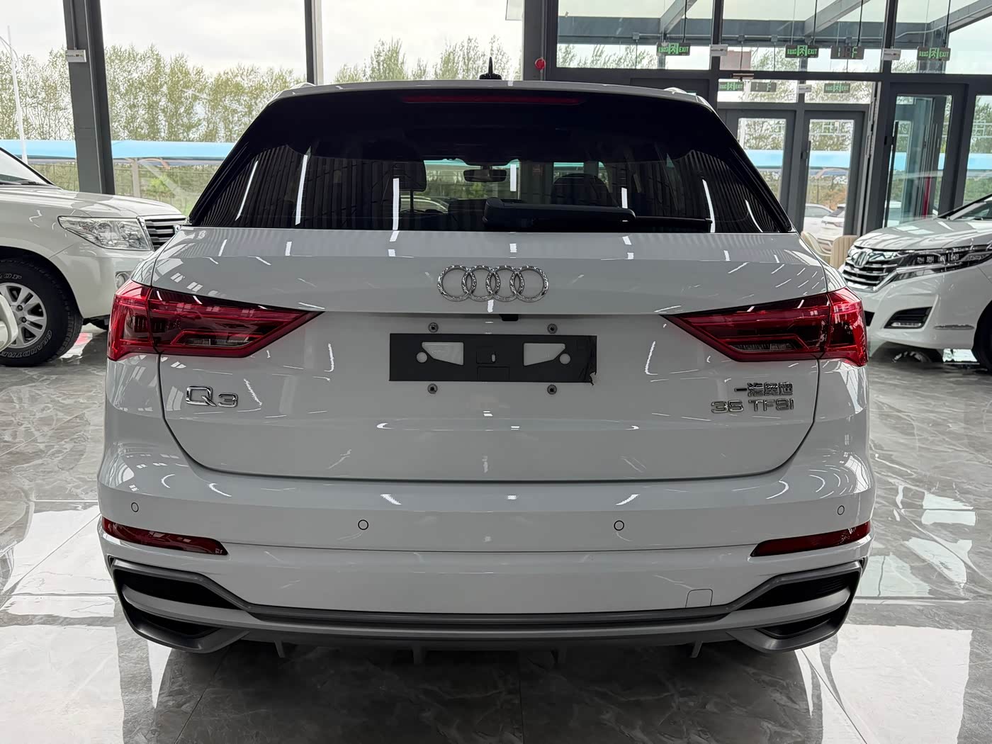 Audi Q3 1.4 л 2023 г. Белый, пробег 44000 км