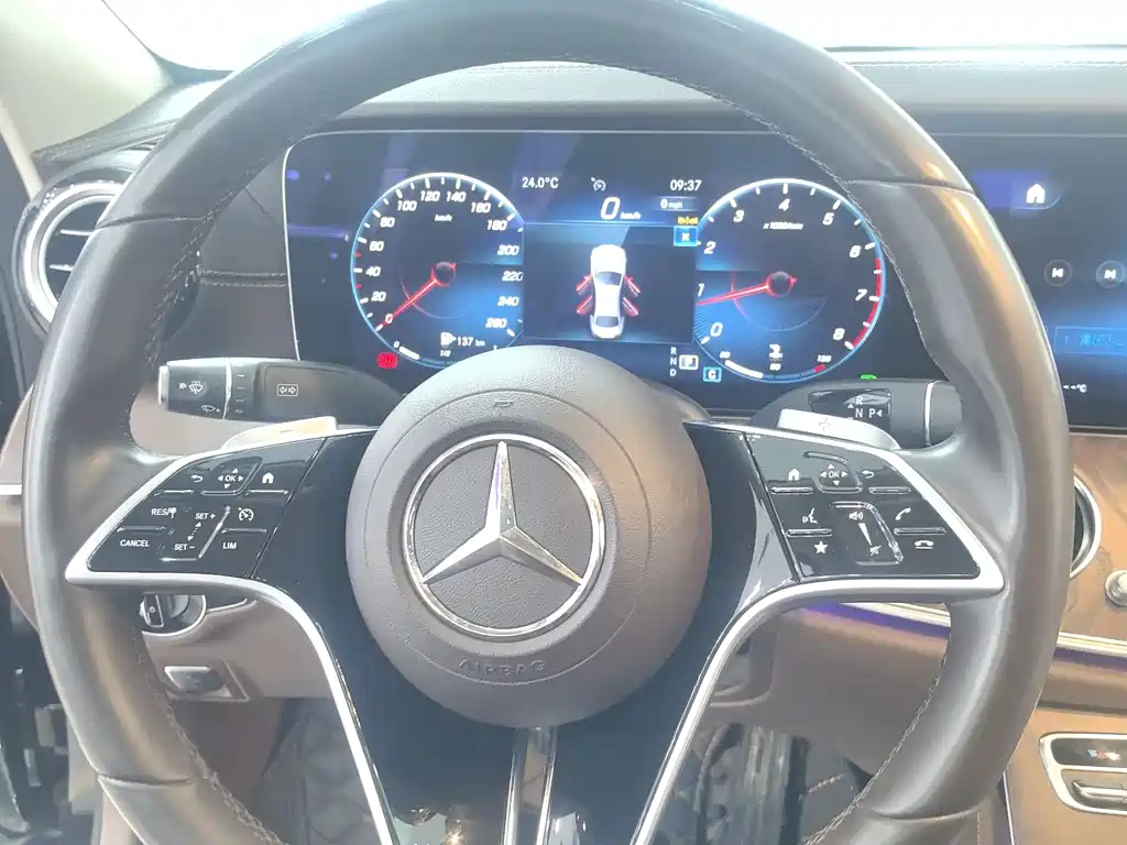 Mercedes-Benz E-Class — миниатюра 18