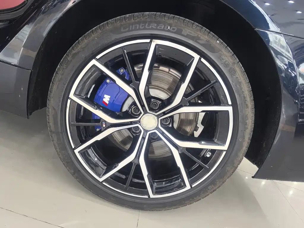 BMW 5 Series — миниатюра 17