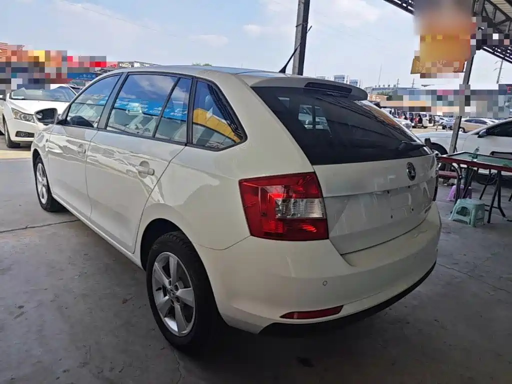 Skoda Rapid Spaceback — миниатюра 5