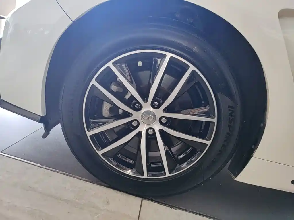 Infiniti Q50L — миниатюра 23