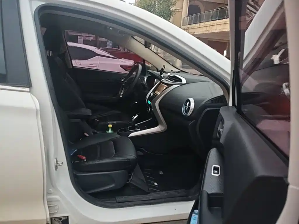 BYD Yuan EV — миниатюра 25