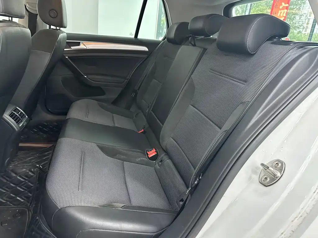 Volkswagen Golf — миниатюра 20
