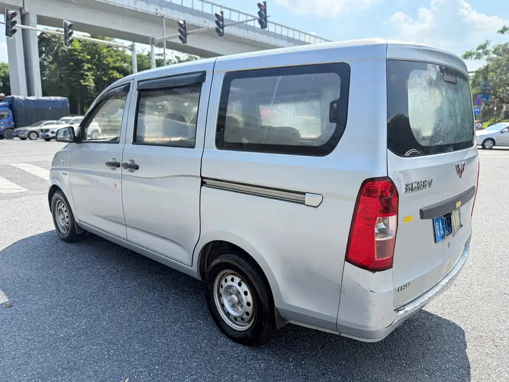 Wuling Rongguang V — миниатюра 7