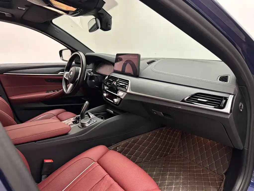 BMW 5 Series — миниатюра 11