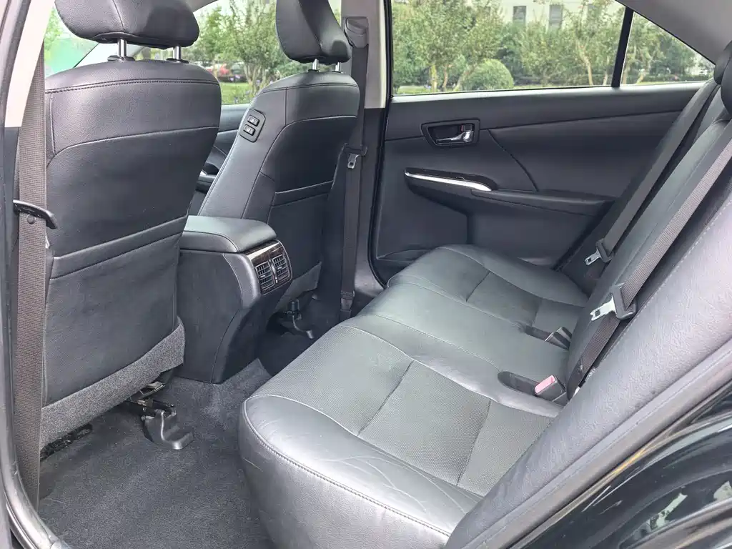 Toyota Camry — миниатюра 5