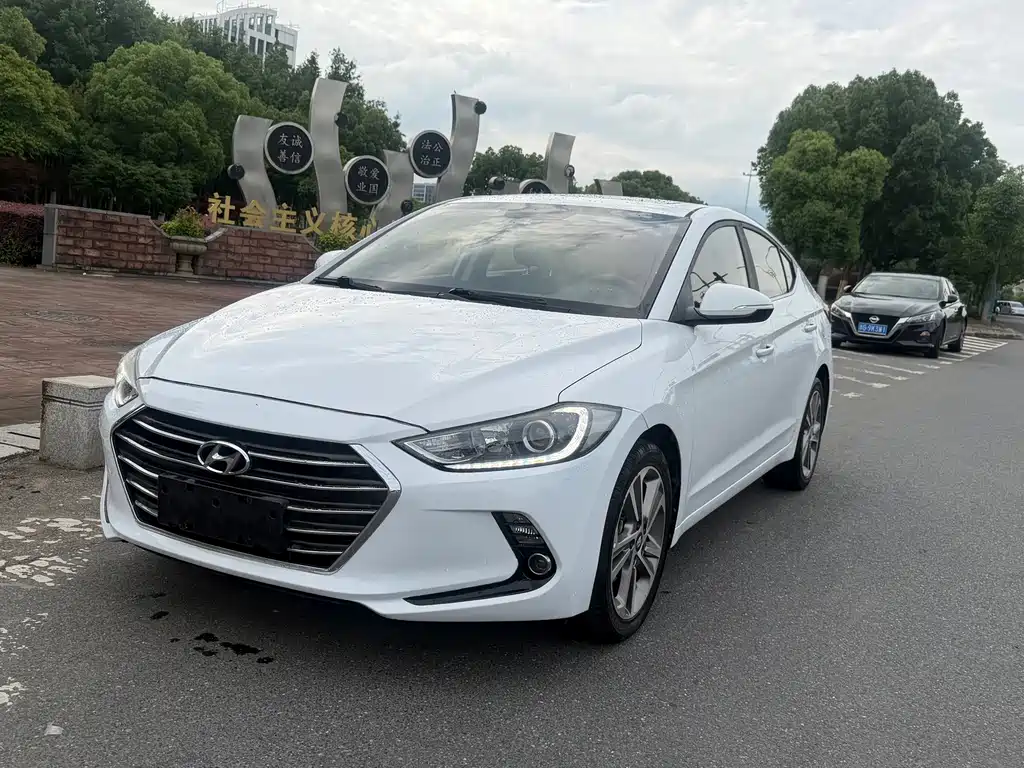 Hyundai Elantra — миниатюра 2