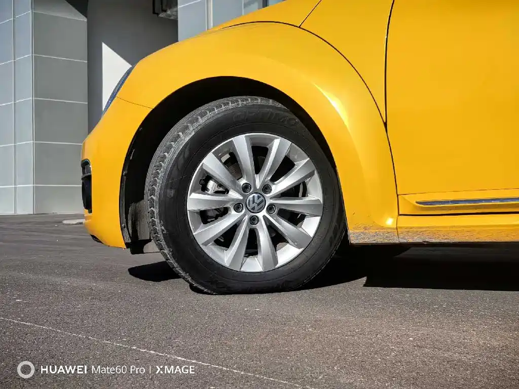 VOLKSWAGEN BEETLE